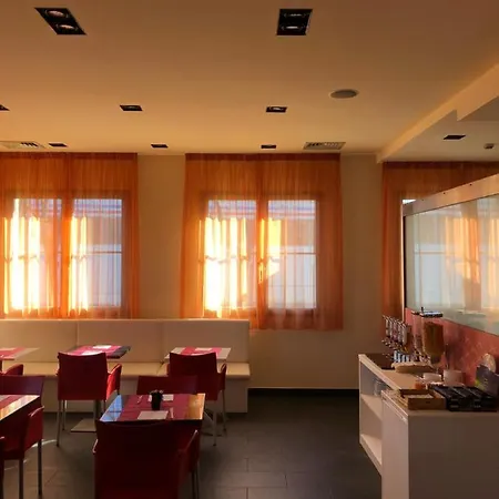 Alba Hotel 3*